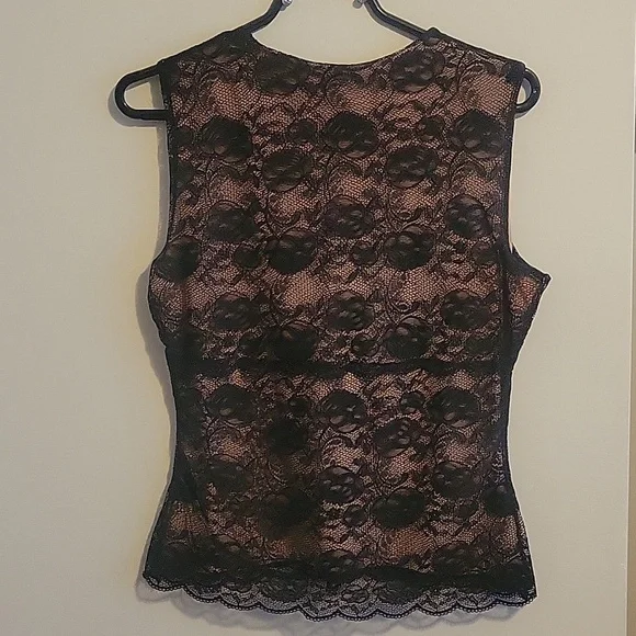 Caché Lace Top - Picture 2 of 7
